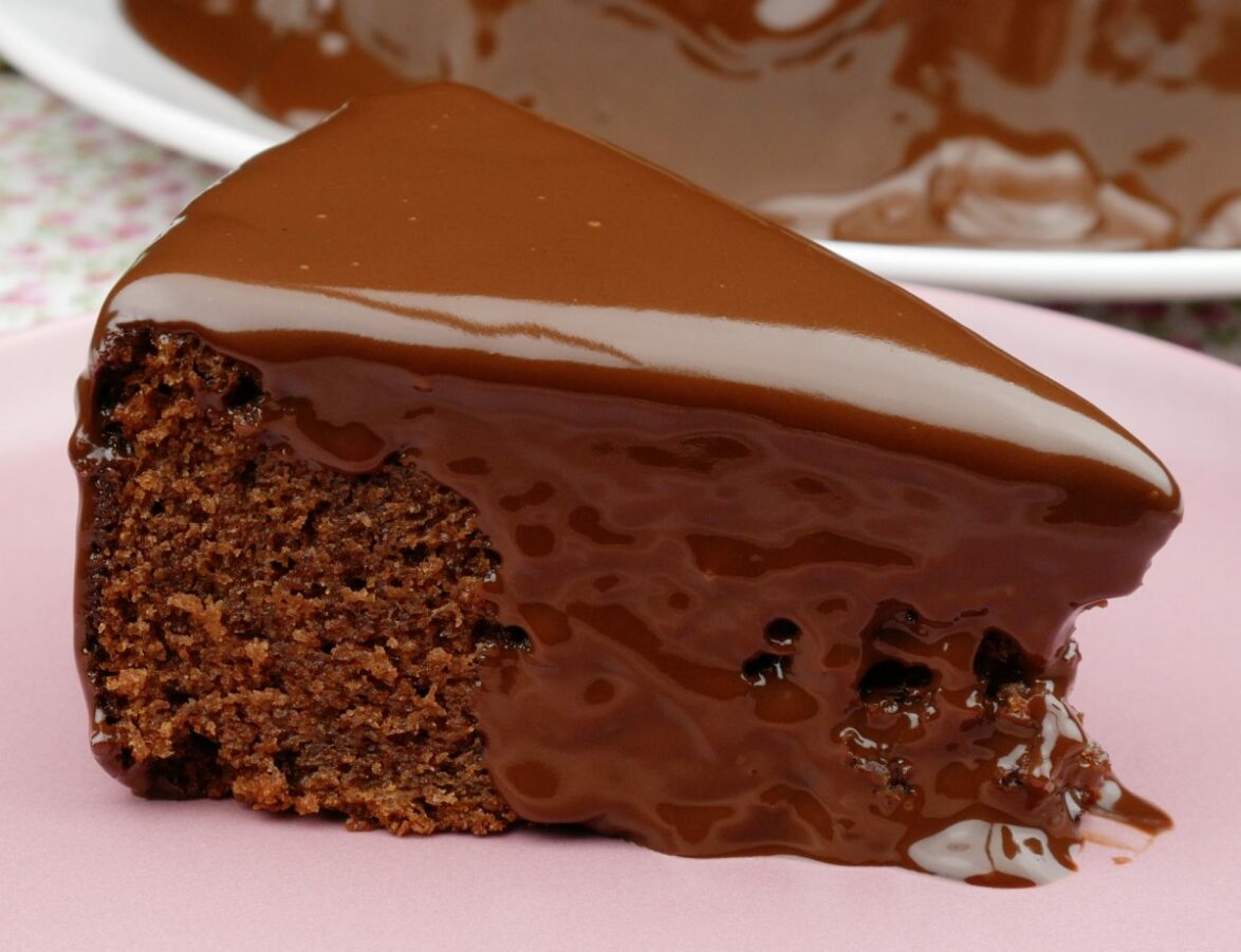 Foto da receita Como fazer Bolo de Chocolate Molhadinho