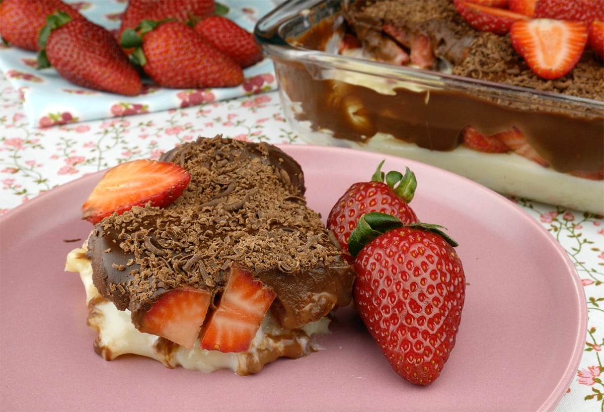 Foto da receita Como Fazer Bombom de Travessa de Morango