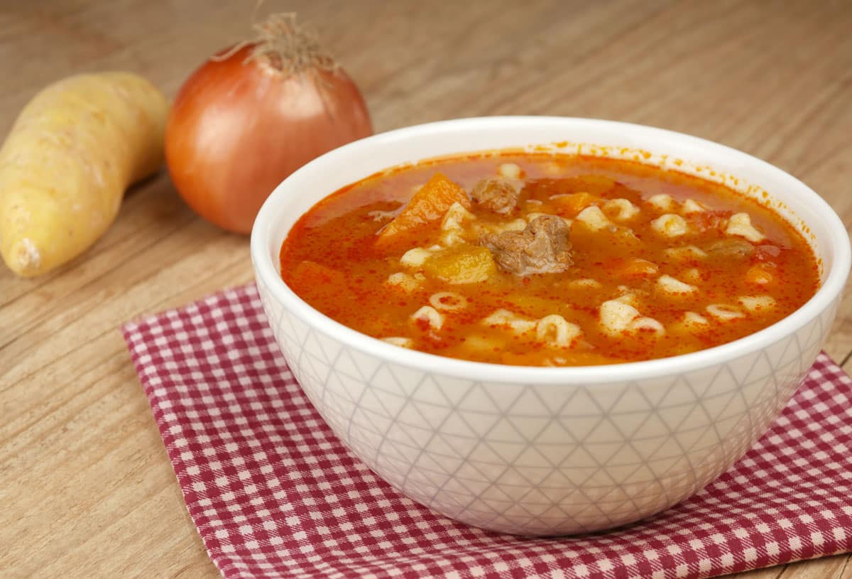 Foto da receita Como fazer Sopa de legumes com carne e macarrão