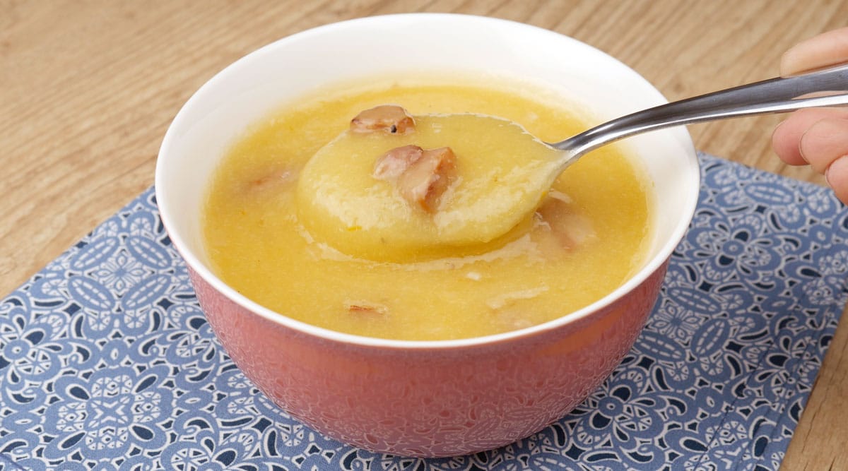 Foto da receita Como fazer Sopa de Mandioca Cremosa com Linguiça