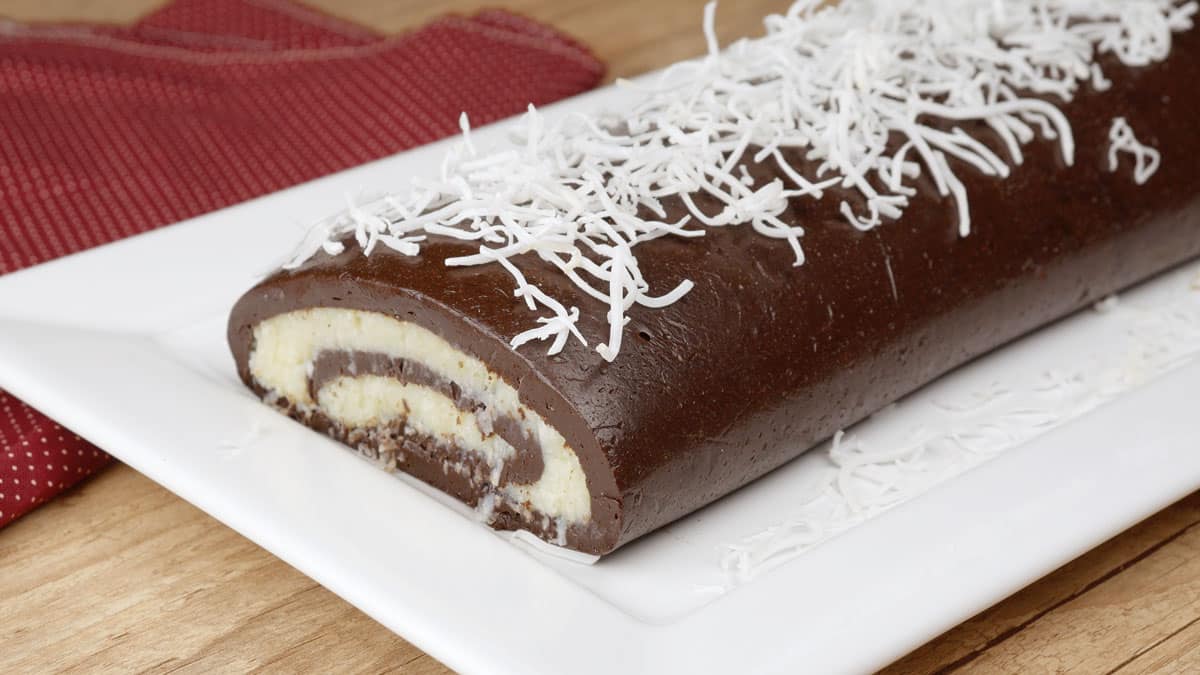 Foto da receita Como fazer Rocambole Prestígio sem Forno