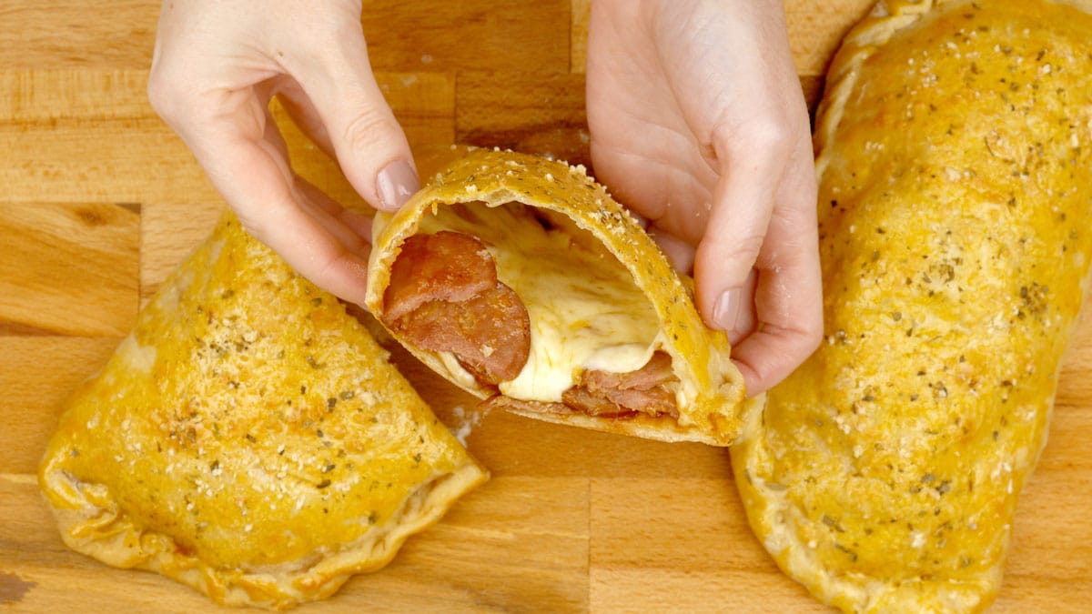 Foto da receita Como fazer Calzone de Calabresa