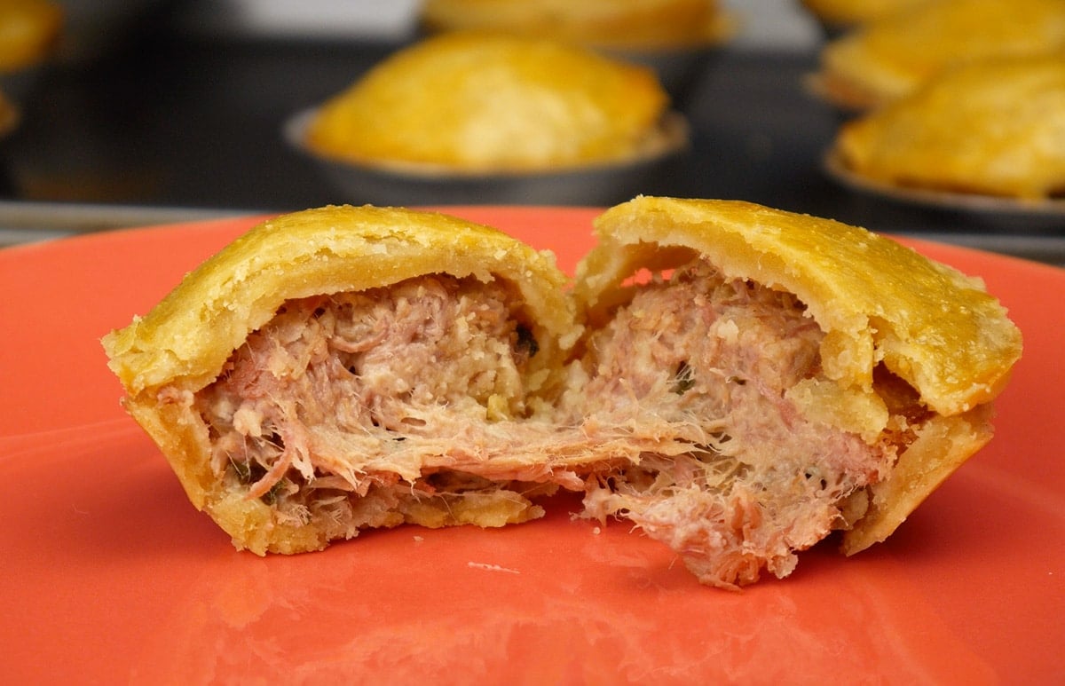 Foto da receita Como fazer Empadinha de Carne Seca com Requeijão