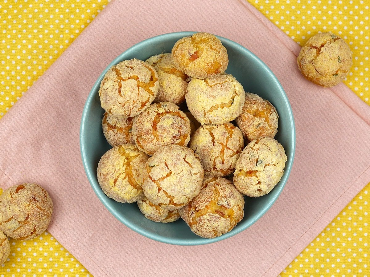 Foto da receita Como Fazer Broa de Fubá com Presunto e Queijo