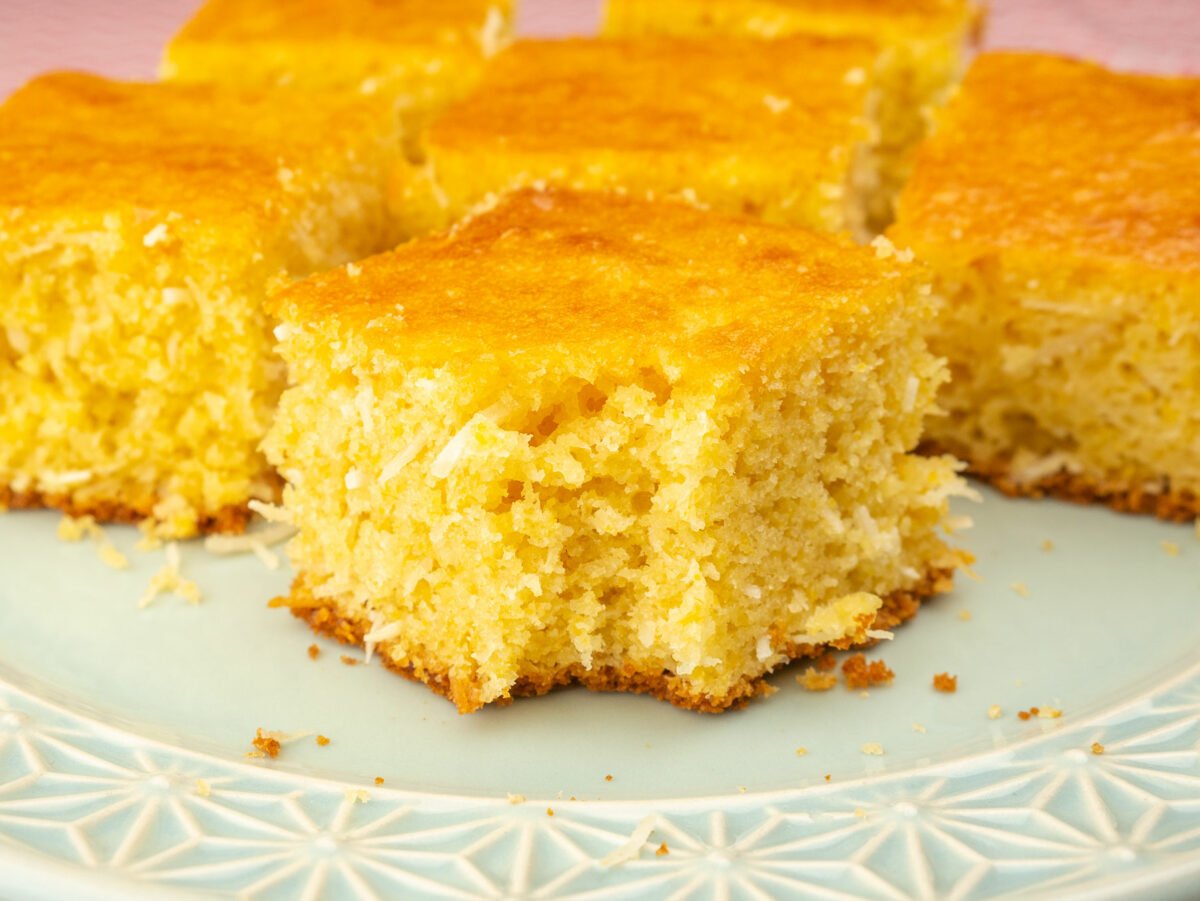Foto da receita Como fazer Bolo de Milho de Latinha