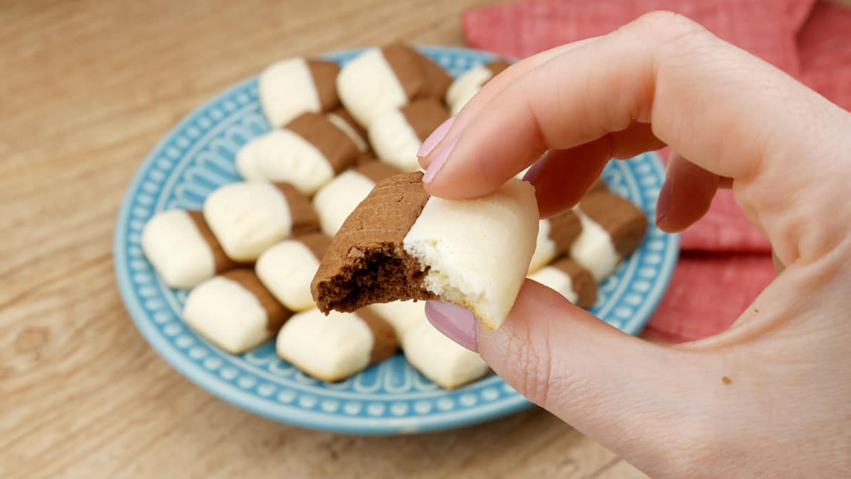 Foto da receita Como fazer Sequilhos de Chocolate e de Leite Ninho