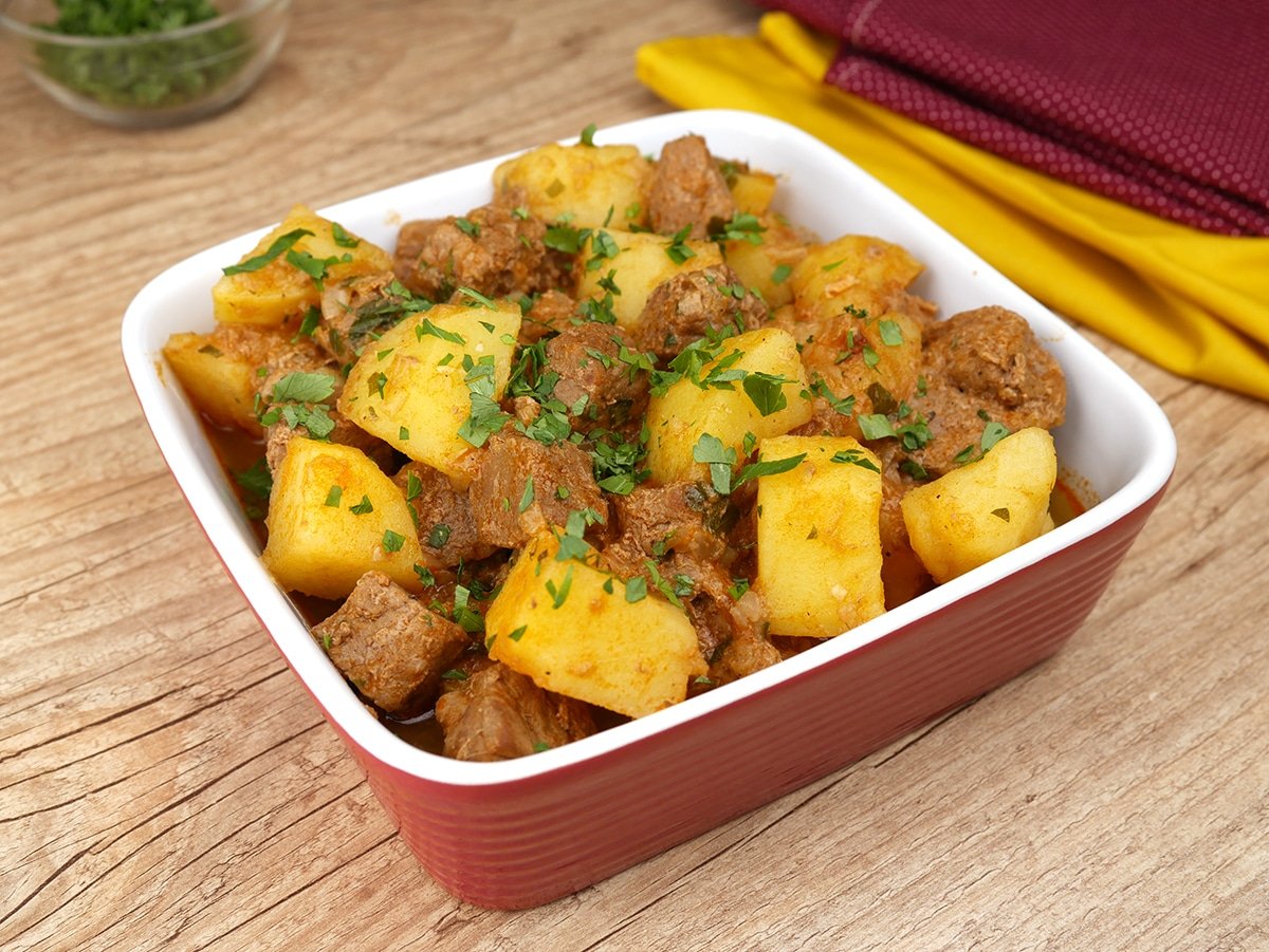 Foto da receita Como fazer Carne com Batata na Panela de Pressão