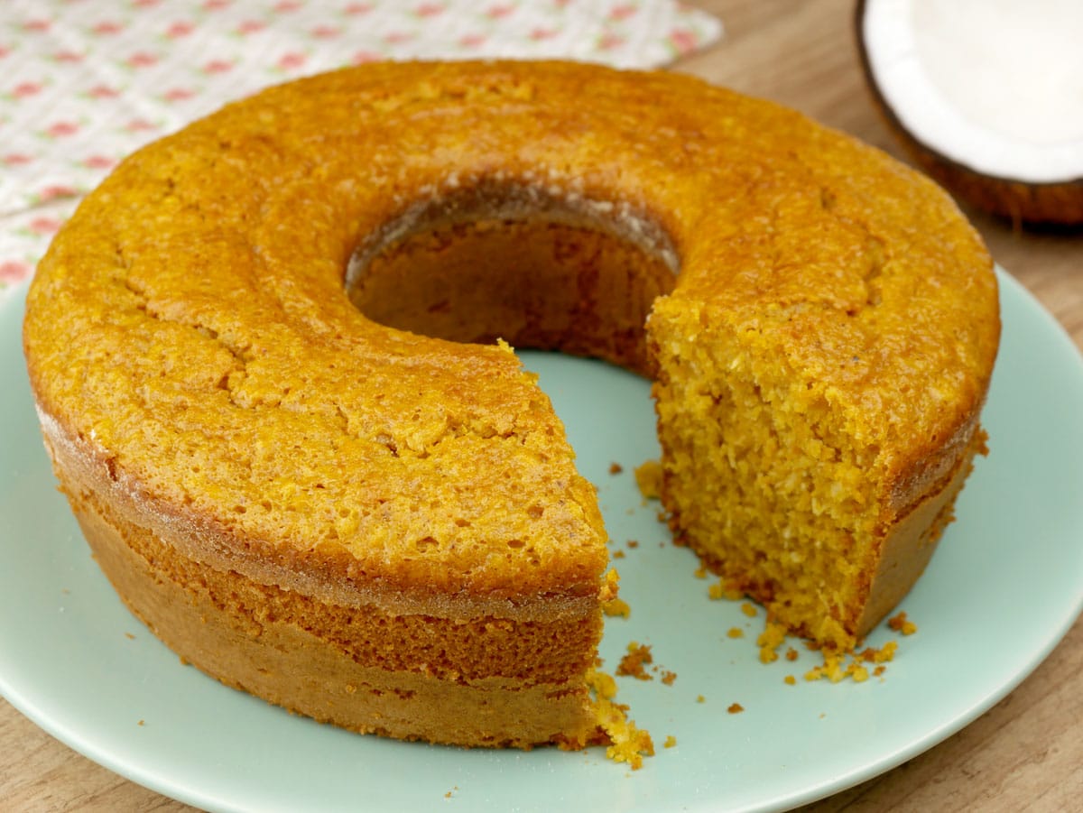 Foto da receita Como fazer Bolo de Abóbora com Coco de Liquidificador
