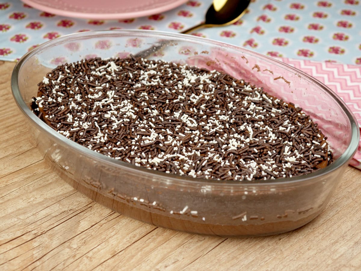 Foto da receita Como fazer Brigadeirão de Micro-ondas na Travessa