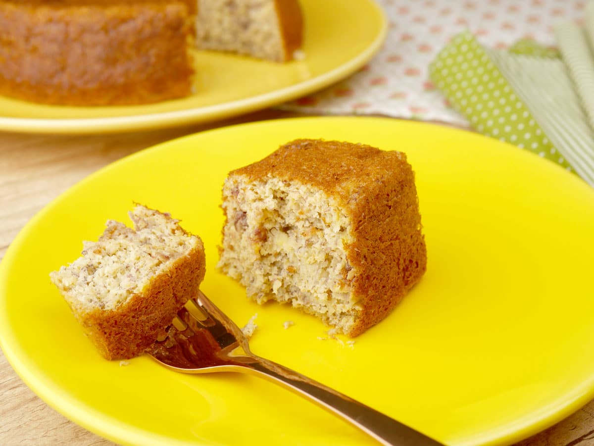 Foto da receita Como fazer Bolo sem Açúcar com Banana e Aveia - Apenas 5 ingredientes