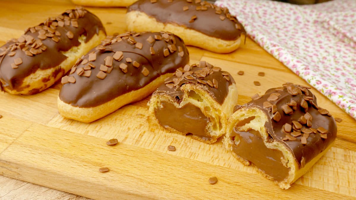 Foto da receita Como fazer Bomba de Chocolate igual de Padaria