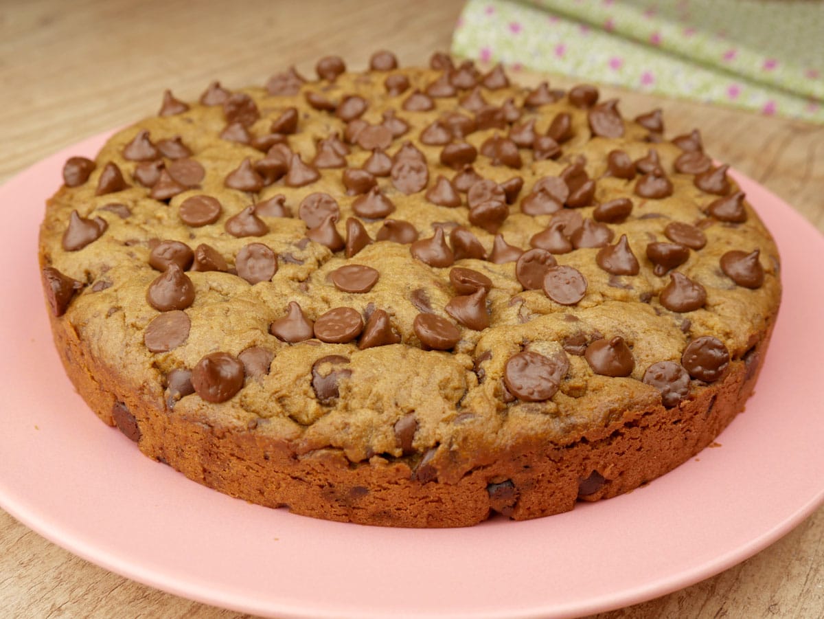 Foto da receita Como fazer Cookie Gigante Recheado - Torta Cookie deliciosa