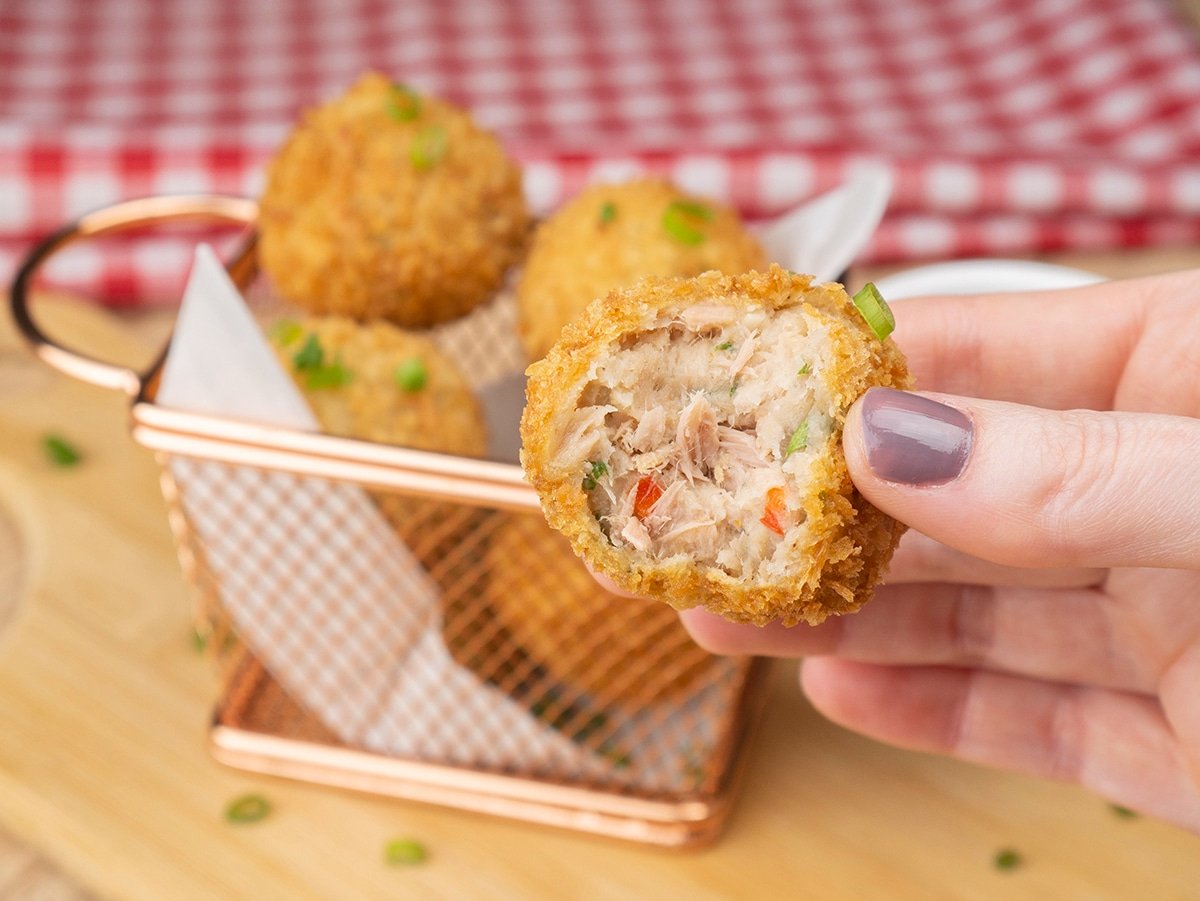 Foto da receita Como fazer Bolinho de Atum com Batata