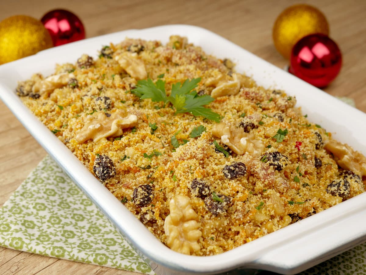 Foto da receita Como fazer Farofa de Natal super fácil e rápida