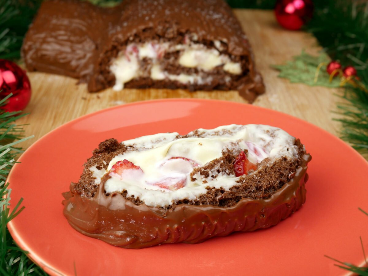 Foto da receita Como fazer Rocambole de Natal Trufado - Tronco de Natal - Buche de Noel