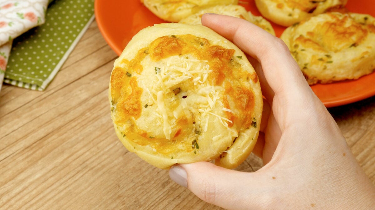 Foto da receita Como fazer Pão de alho delícia - Enroladinho