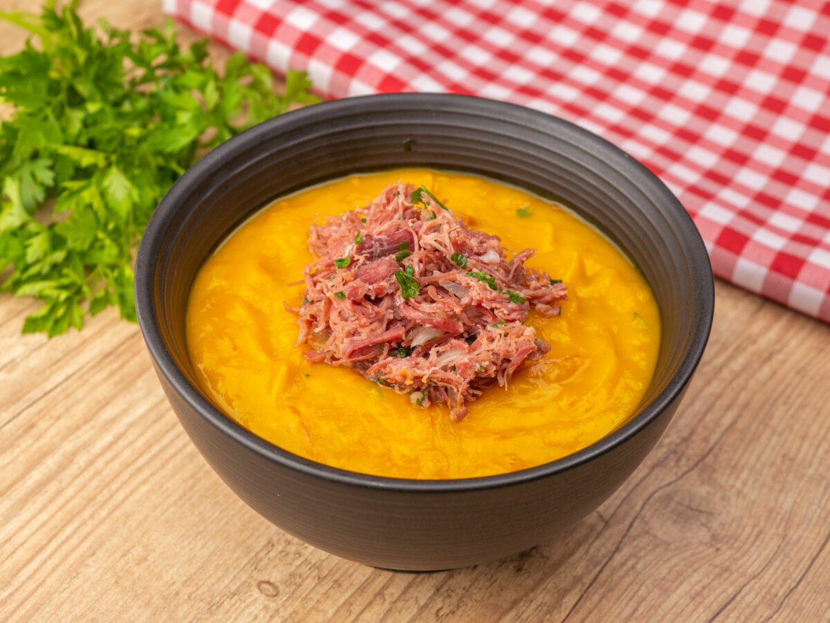 Foto da receita Como fazer Creme de Abóbora com Carne Seca