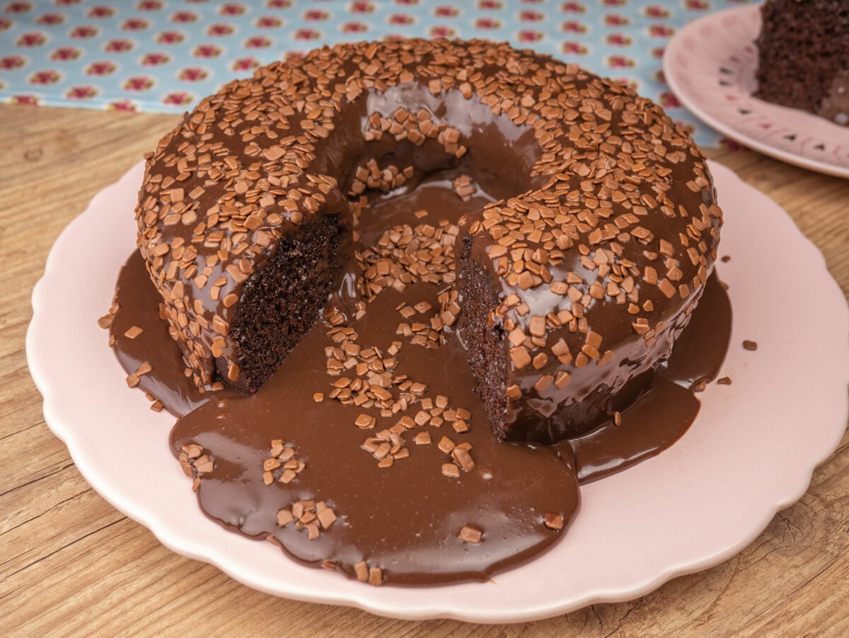 Foto da receita Como fazer Bolo Vulcão de Brigadeiro