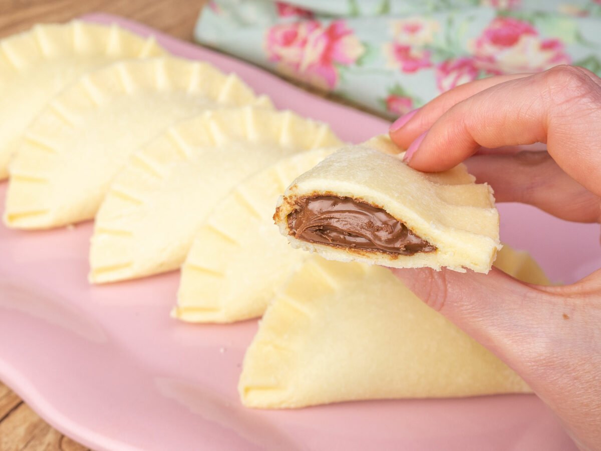 Foto da receita Como fazer Pastel de Leite Ninho com Nutella