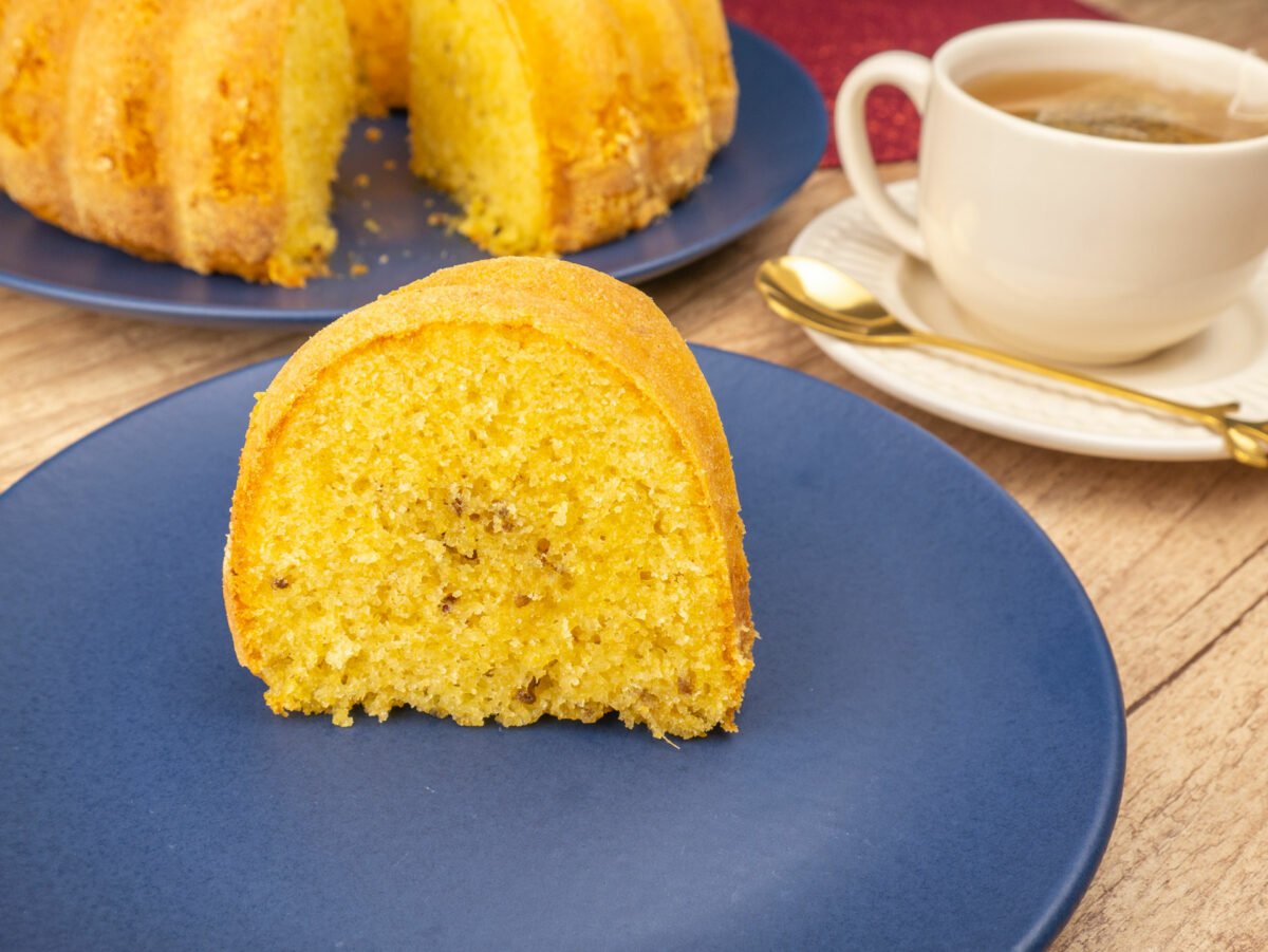 Foto da receita Como fazer Bolo de Fubá com Erva Doce de Liquidificador