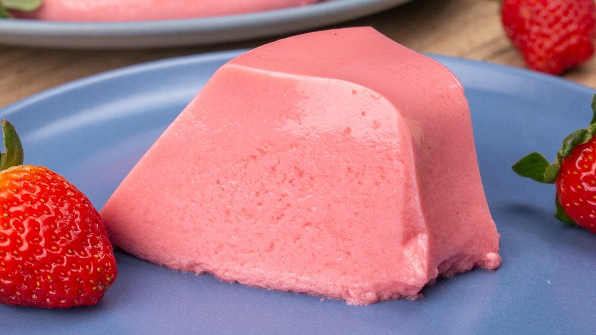 Foto da receita Como fazer Pudim de Morango sem Forno