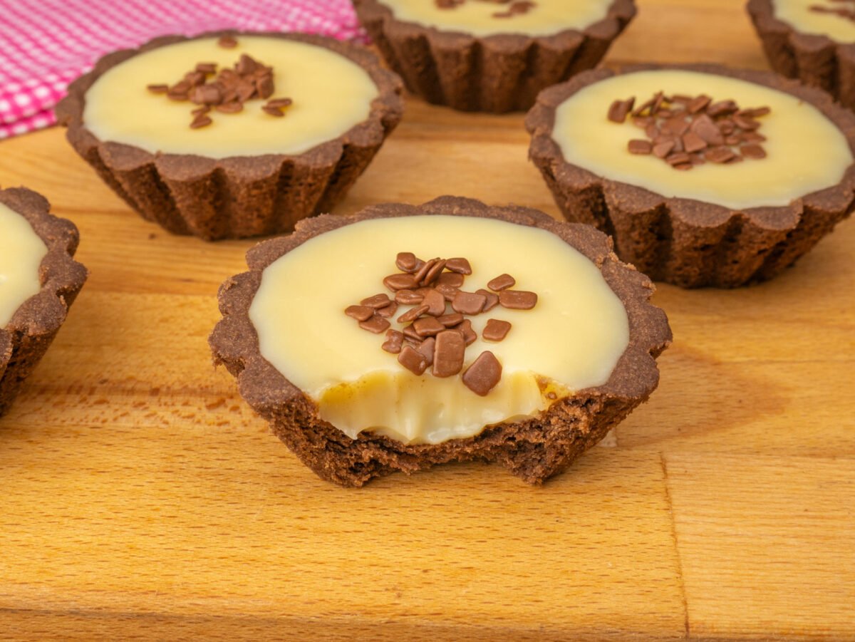Foto da receita Como fazer Tortinha de Chocolate Branco e Preto