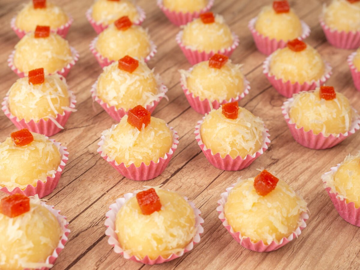 Foto da receita Como fazer Brigadeiro Romeu e Julieta com apenas 5 ingredientes