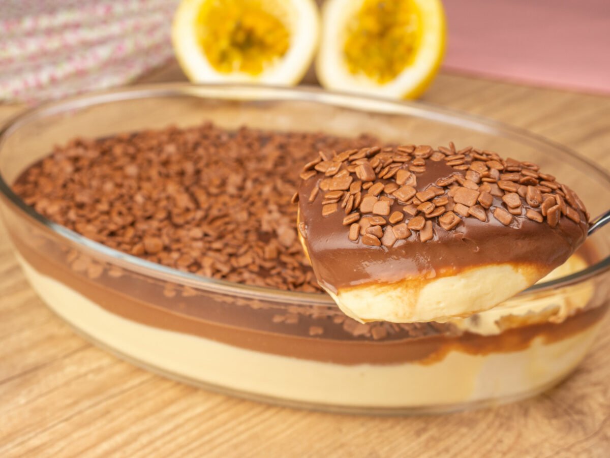 Foto da receita Como fazer Mousse de Maracujá com Chocolate sem gelatina
