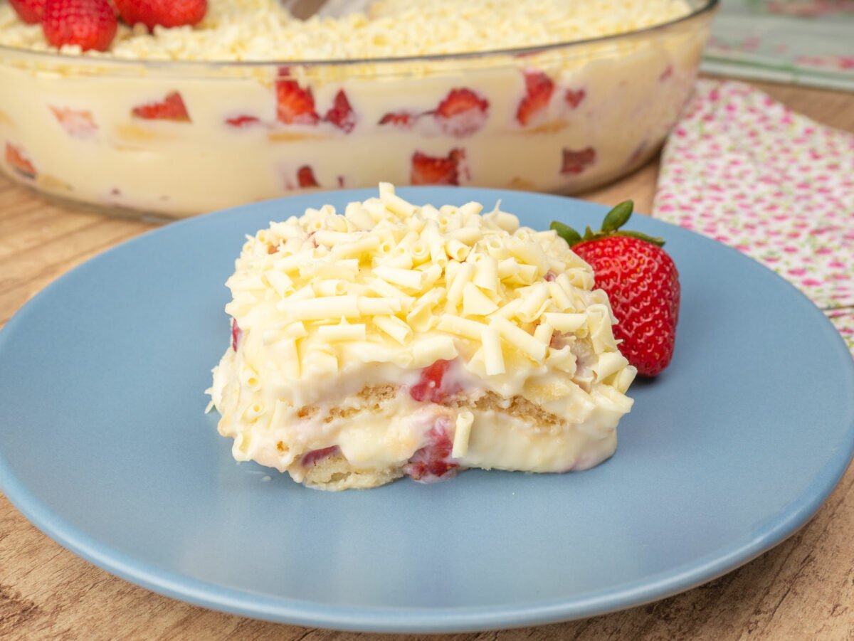 Foto da receita Como fazer Pavê de Morango com Chocolate Branco