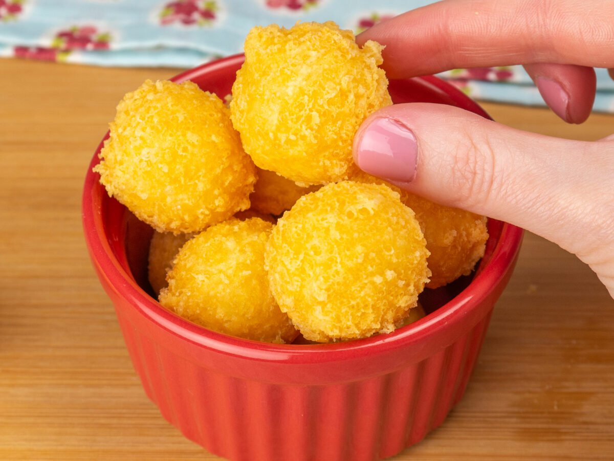 Foto da receita Como fazer Bolinha de Queijo de 3 ingredientes