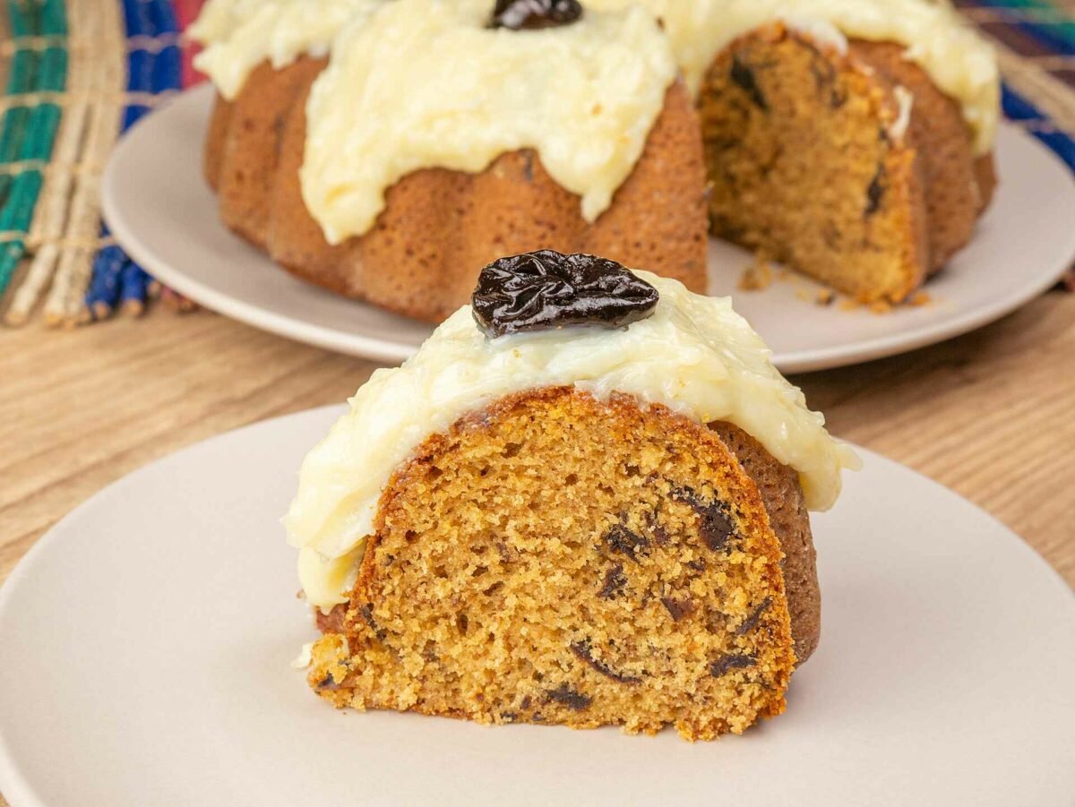 Como fazer Bolo de Ameixa com Beijinho