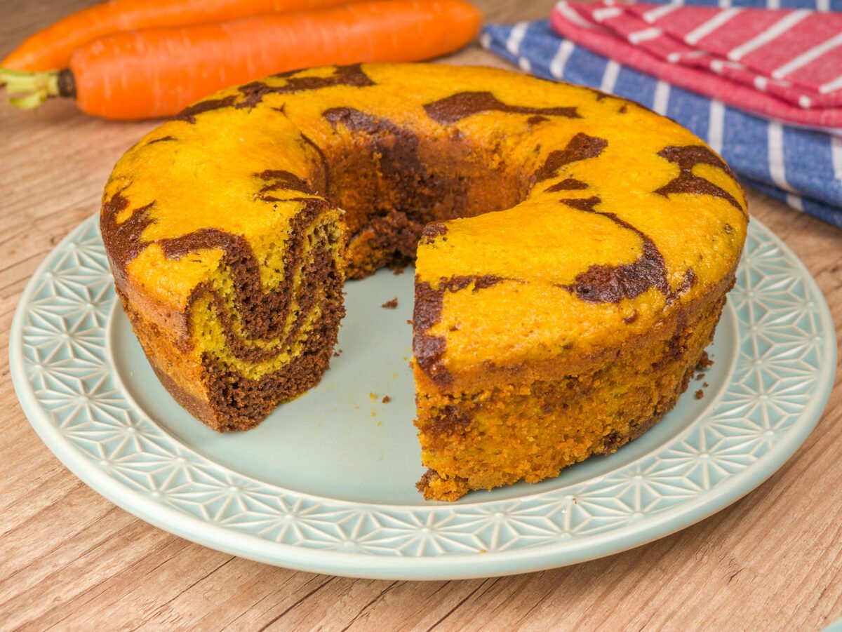 Como Fazer Bolo de Cenoura Mesclado