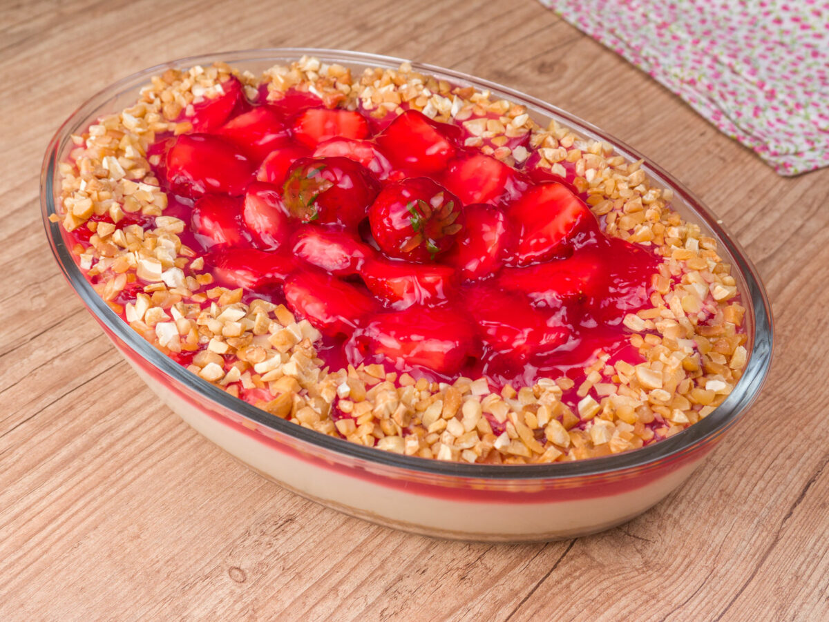 Como fazer Torta de Morango na Travessa