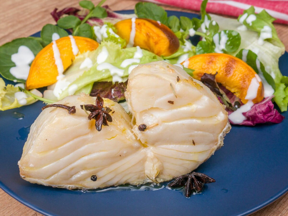 Como fazer Bacalhau Confitado com Mix de Folhas
