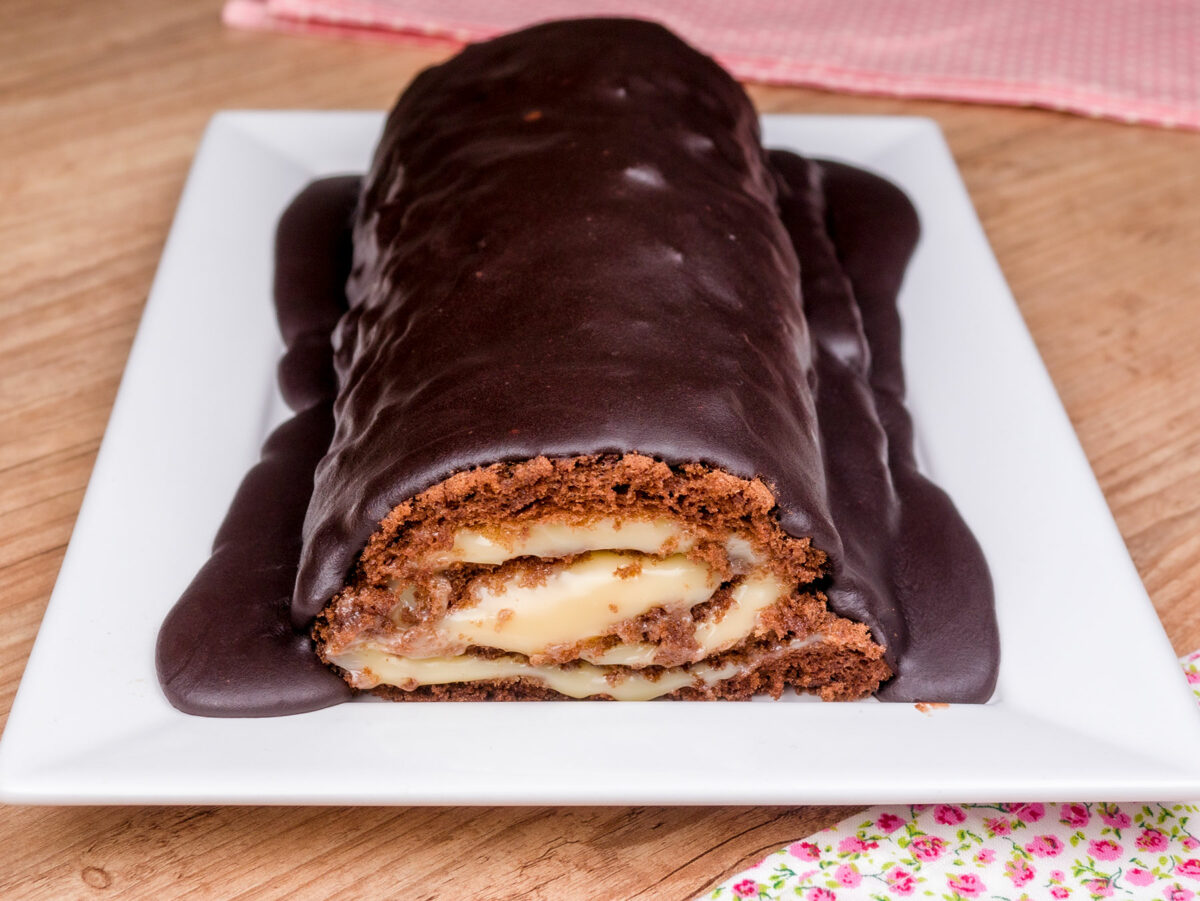 Como fazer Rocambole de Chocolate e Creme