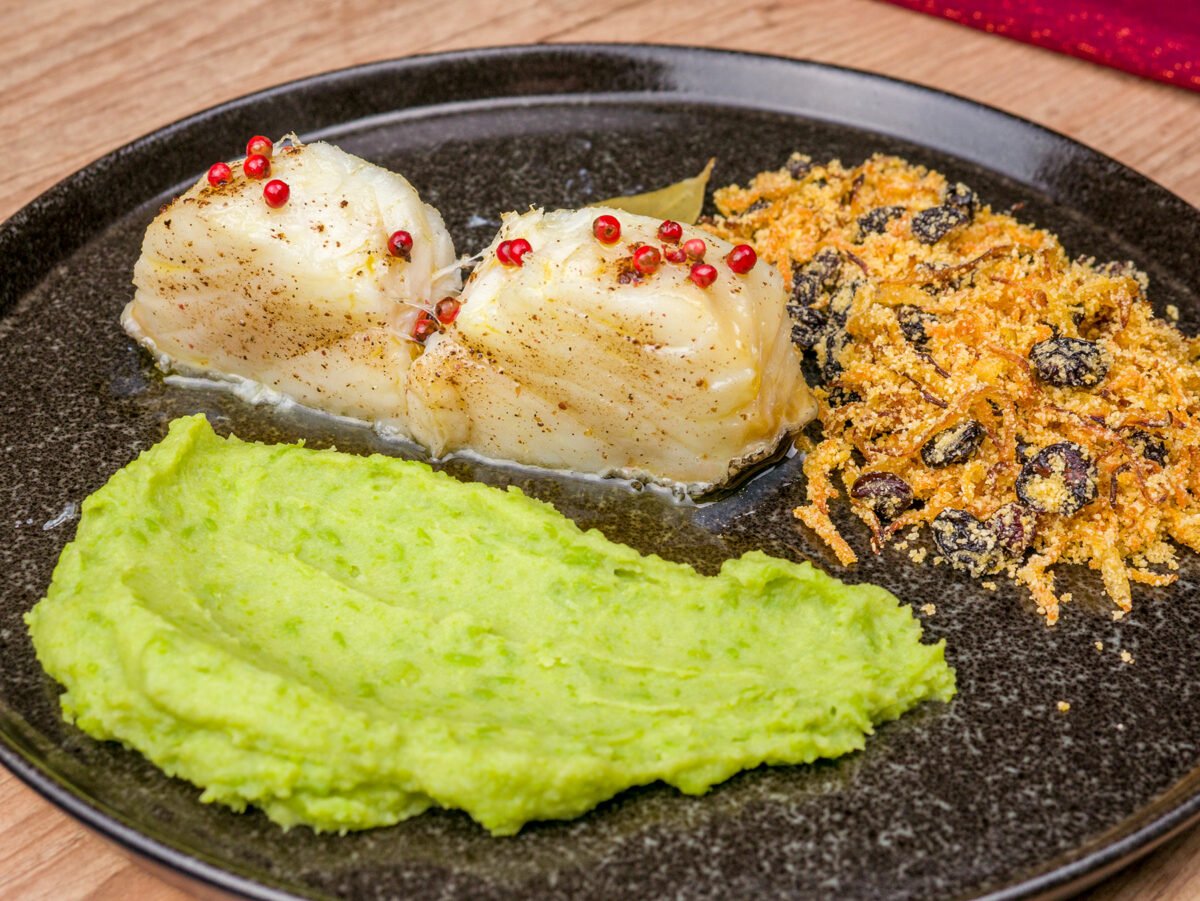 Como fazer Bacalhau com Farofa e Purê Verde