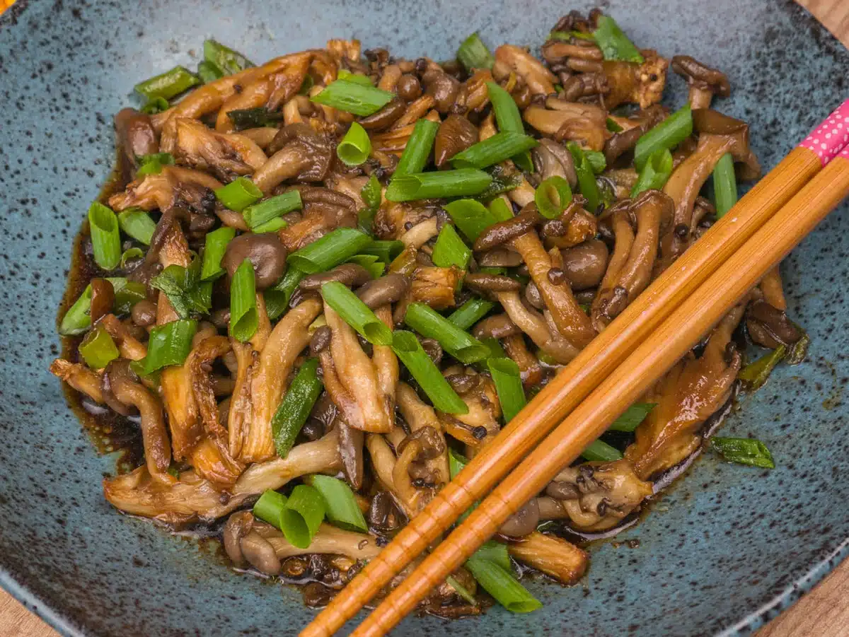 Foto da receita How to Make Butter-Sautéed Shimeji Mushrooms