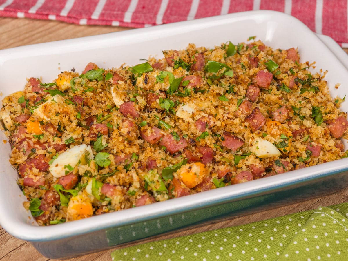Como fazer Farofa de Panko com Linguiça e Ovo