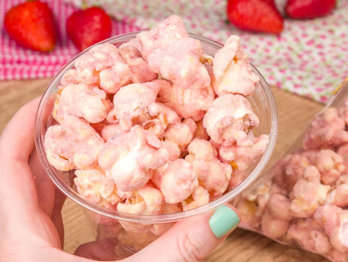 How to Make Strawberry Sweet Popcorn
