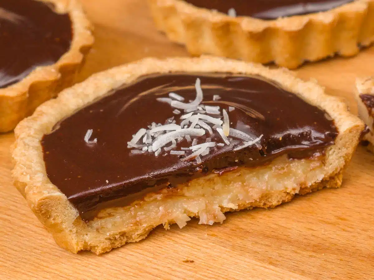 How to Make Coconut and Chocolate Mini Pies