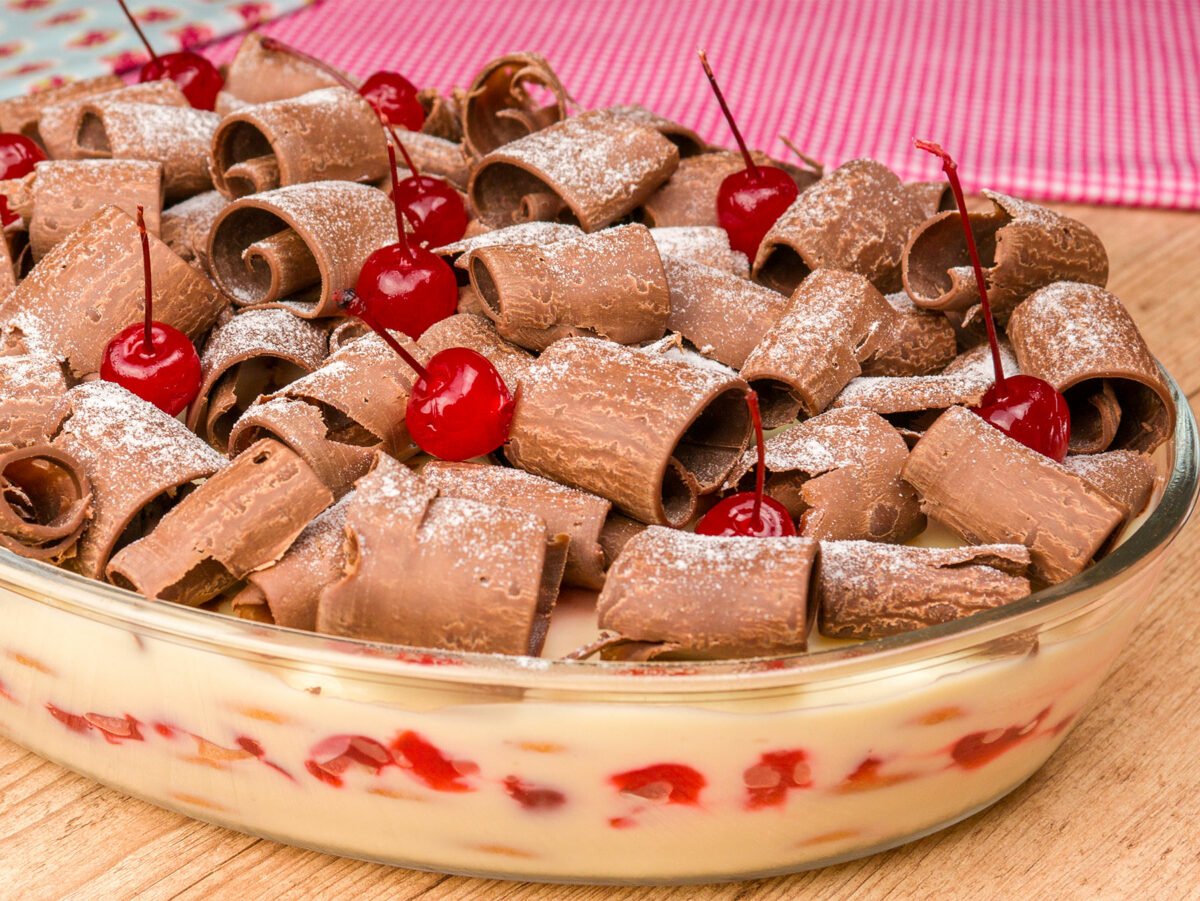 Como fazer Pavê de Chocolates com Cereja