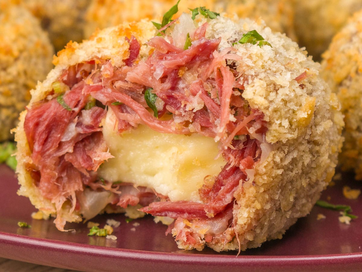 Como fazer Bolinho de Carne Seca
