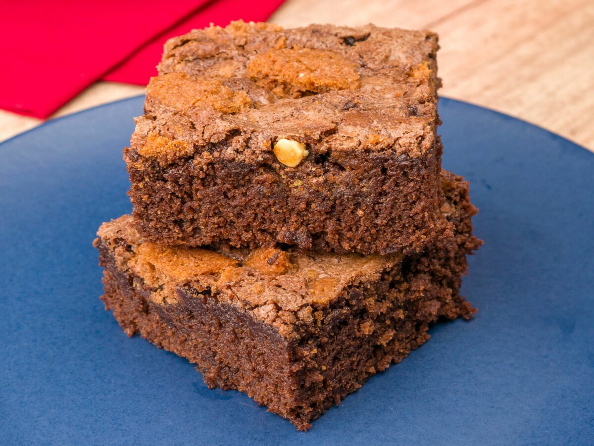 Como fazer Brownie de Nescau com Cookies