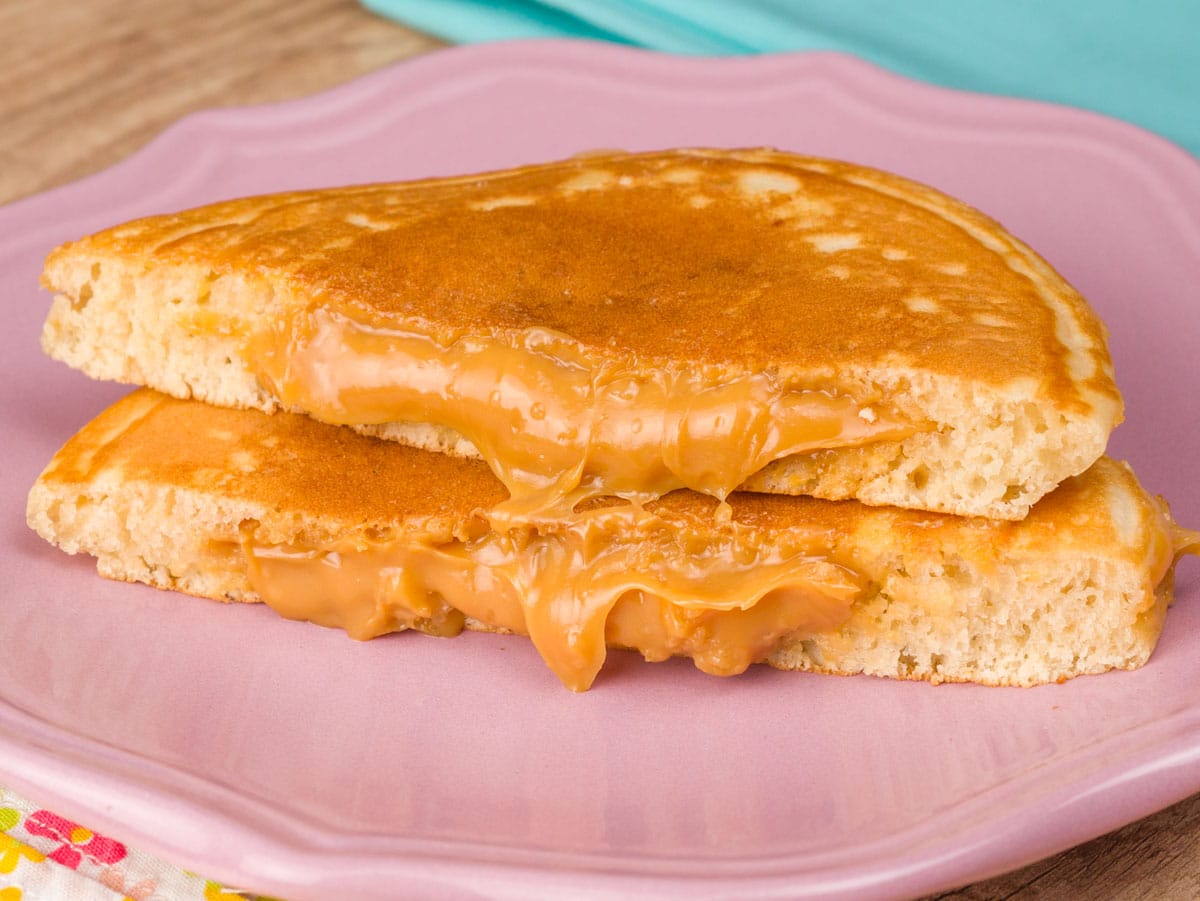Como fazer Panqueca Americana recheada com Doce de Leite
