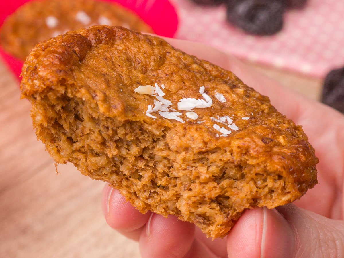 Foto da receita Como fazer Bolinho de Ameixa com Coco sem Açúcar