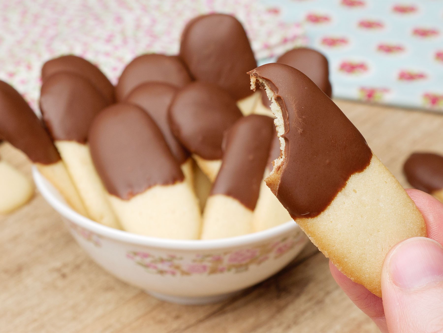 Foto da receita Como fazer Biscoitinho Lingua de Gato com Chocolate
