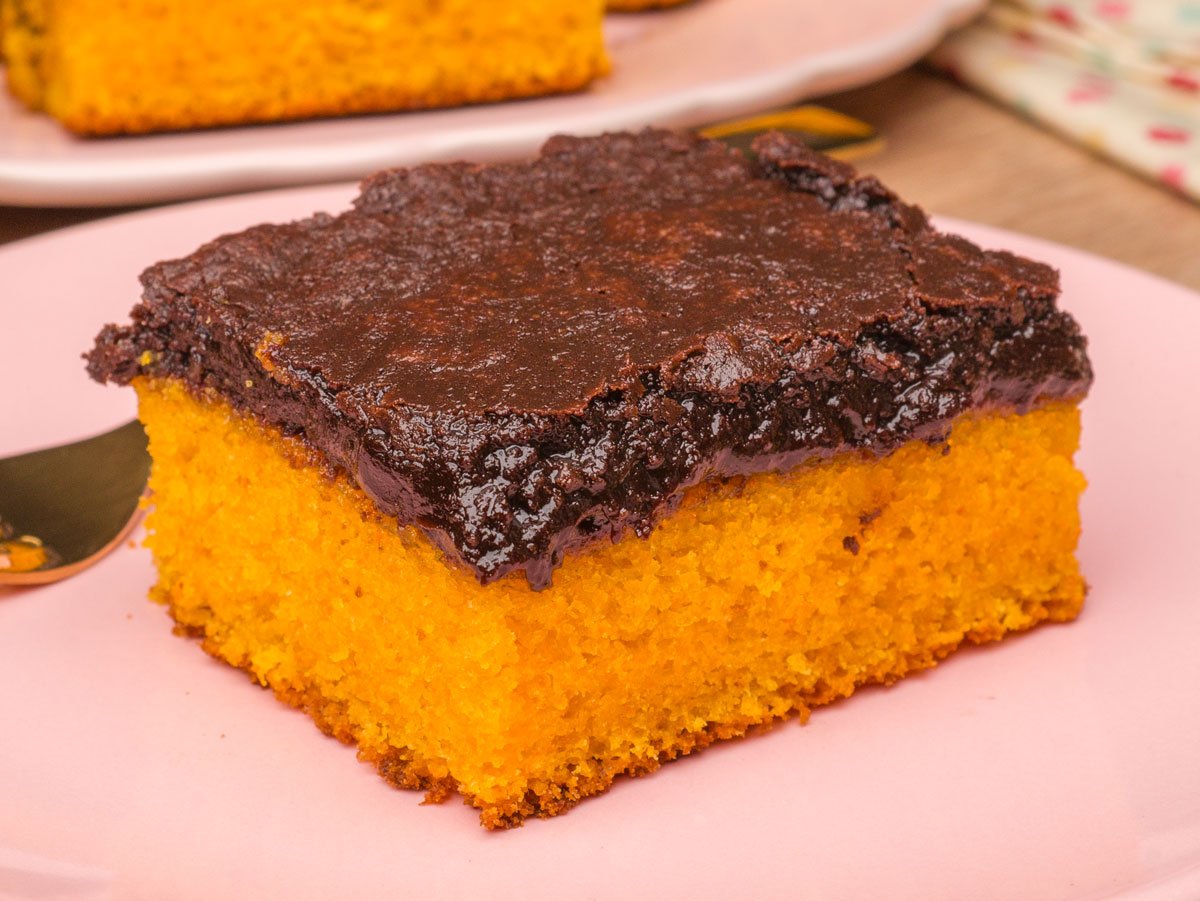 Foto da receita Como fazer Bolo de Cenoura com Brownie