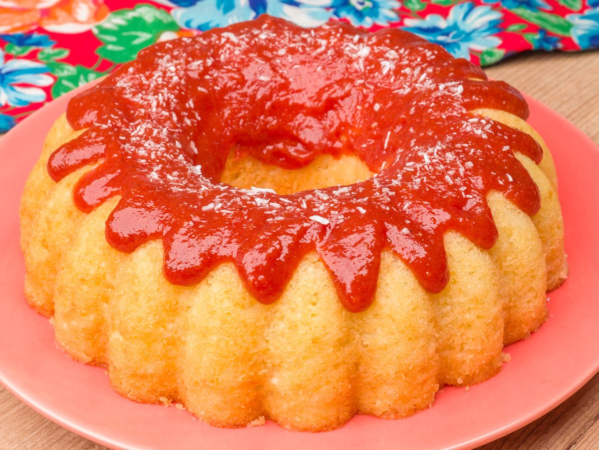 Foto da receita Como fazer Bolo de Tapioca com Coco e Goiabada