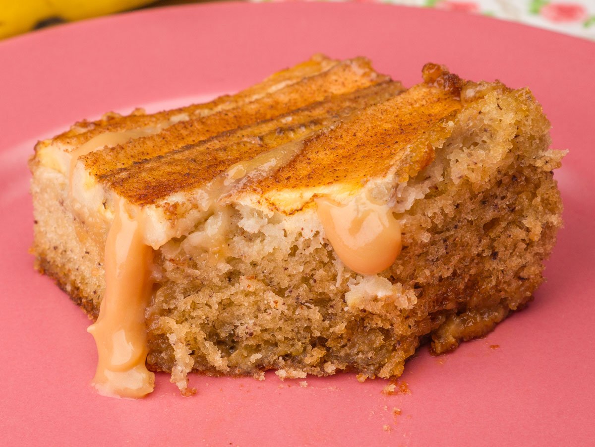 Foto da receita Como fazer Bolo de Banana com Doce de Leite